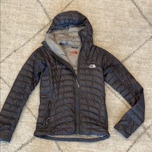 The North Face Women's Grey/Silver Down Puffer Jacket